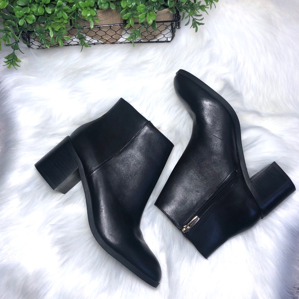 Vince Camuto | 🆕 Leather Gaviren Ankle Boots